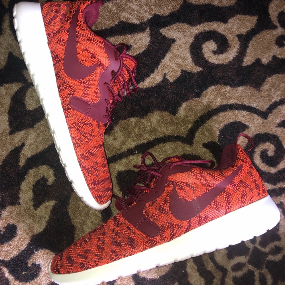 Women’s 11.5 Roshe Runs
